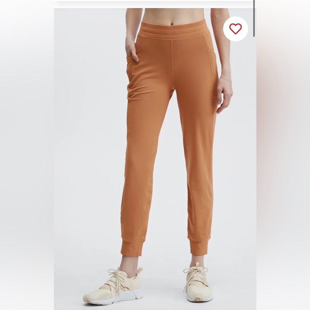 ThermaFlex High-Waisted Pocket Jogger